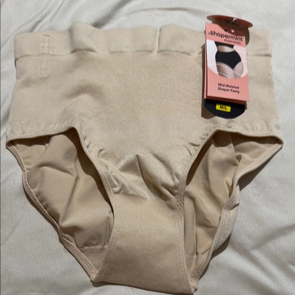 23SE.- Shapermint Essentials All Day Every Day Mid-Waisted Shaper Panty.